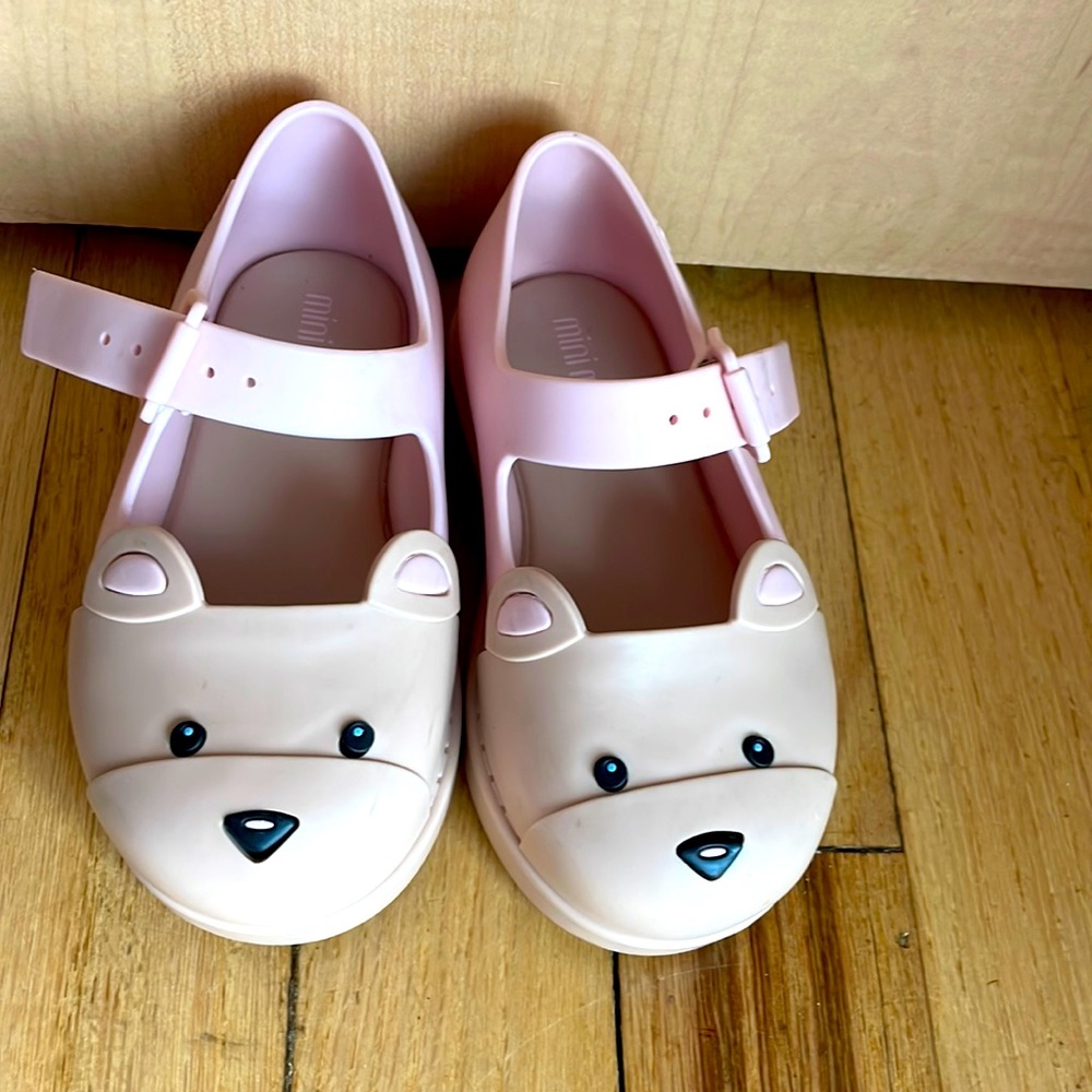 Mini Melissa toddler size 7. Maggie bear or pink/beige.